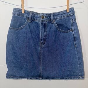 Forever 21 Denim Mini Skirt (M) | Four pockets | Belt loops | Zipper and button